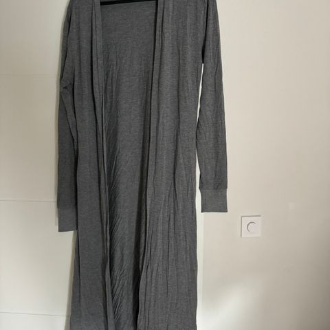 Cardigan og jumpsuit loungewear