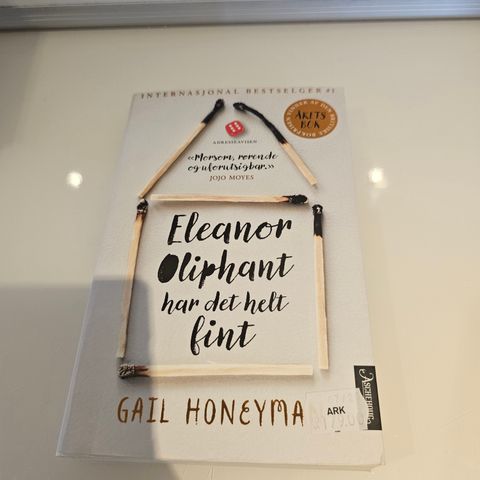 Eleanor Oliphant har det helt fint. Gail Honeyman