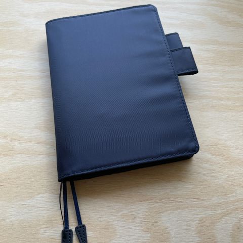 Hobonichi Colors Navy A6 cover/omslag til notatbok eller planlegger