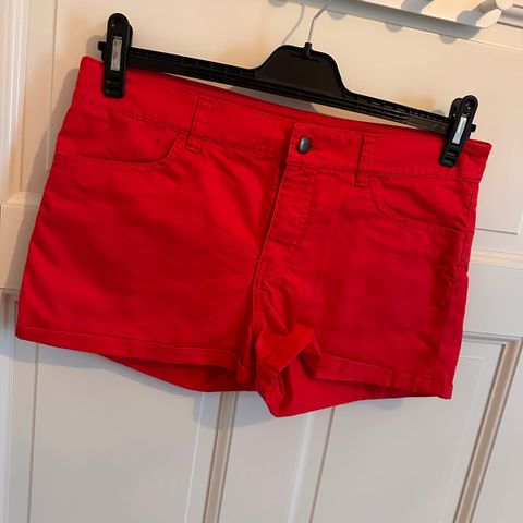 Rød shorts