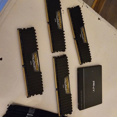 16 Gb Ram-4x4Gb ddr4 2666 MHz, 128 Gb Ssd