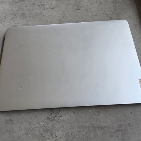 14" laptop med lang batteritid og 128 GB SSD