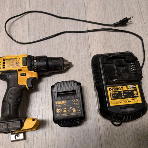 DeWalt drill med batteri og lader