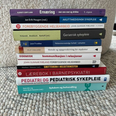 Bøker sykepleie bachelor, selges billig