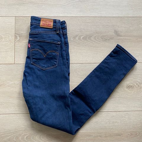 Levis high rise skinny 28/34