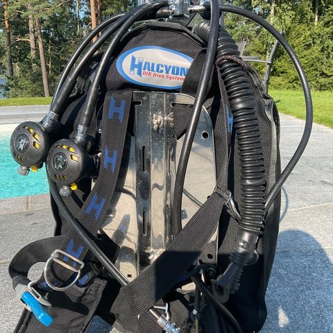 Halcyon vingevest med 2x Apeks TX 50 og 15 ltr 200 bar dykkerutstyr