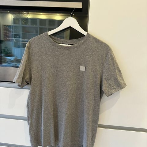 Acne t-skjorte