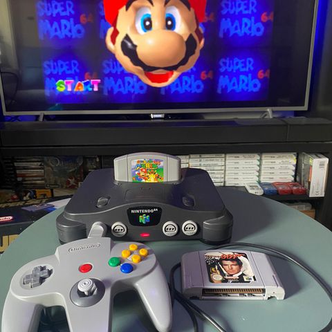 Nintendo 64 med Super Mario 64 og Goldeneye