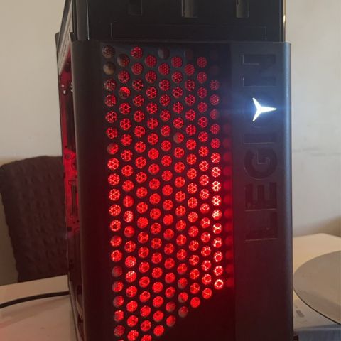 Gaming PC Lenovo Legion / GTX 1660 Super / AMD Ryzen 5 3400G / 8 GB Ram 512 SSD