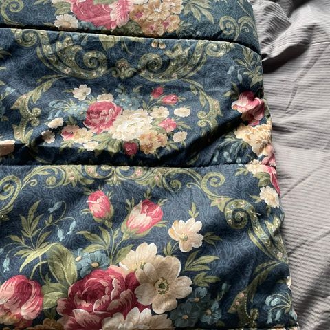 Blomstrete sengeteppe