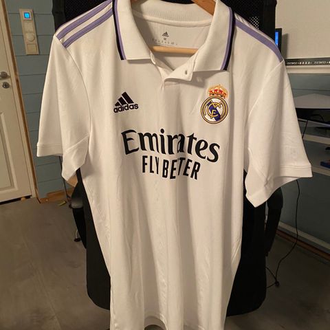 Real Madrid 22/23 hjemmedrakt (M)