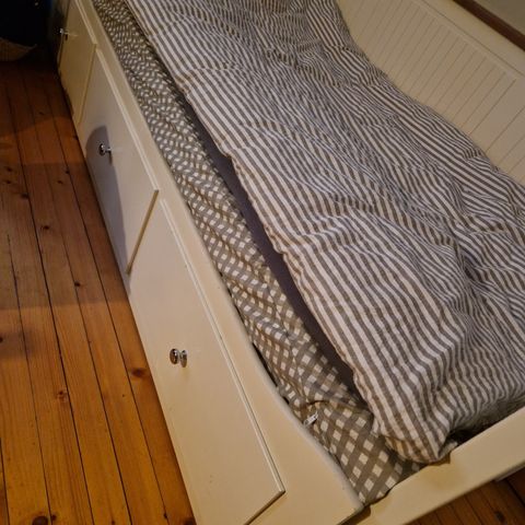 Hemnes dagseng fra Ikea