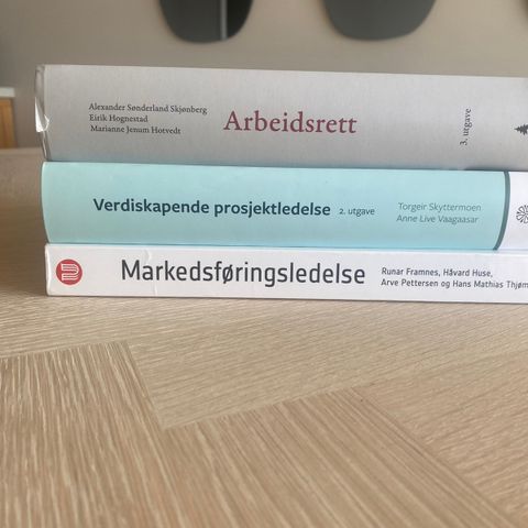 Ledelse, markedsføring, prosjektledelse, arbeidsrett faglitteratur