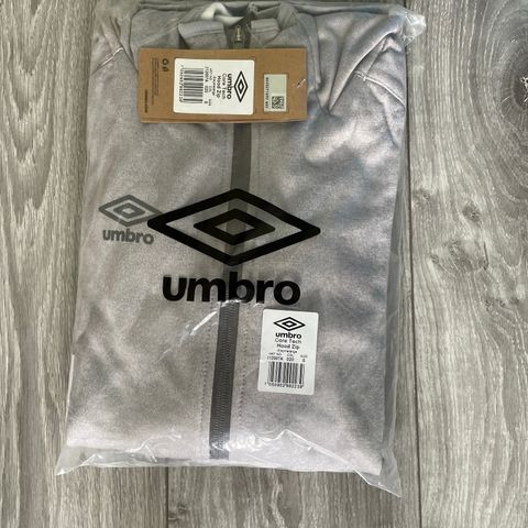 Umbro hettejakke - core tech hood zip