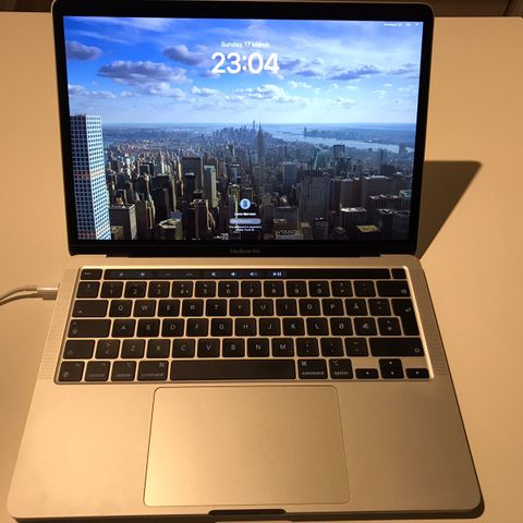 13" MacBook Pro M1 2020 8 GB minne 512 GB SSD selges, lite brukt