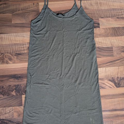 Olivengrønn kjole str S som også kan brukes som gravidkjole