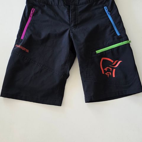 Norrøna flex 1 shorts , svært lite brukt. Str 140