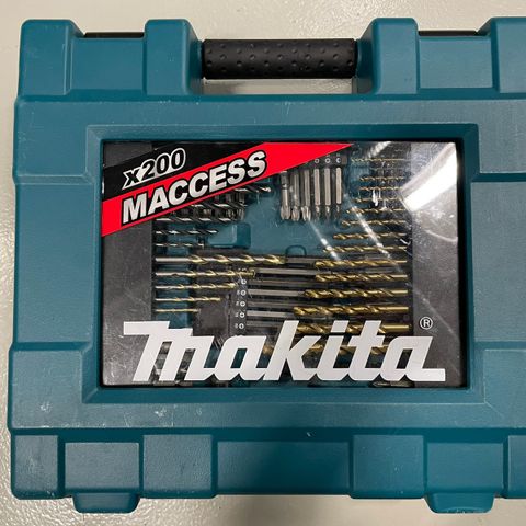 Lite brukt og nesten komplette bit og drill set (Makita Maccess X200)