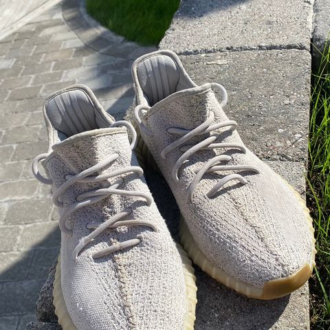 Yeezy BOOST beige str.42.5- kr 800