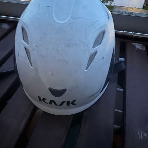 Kask hjelm selges