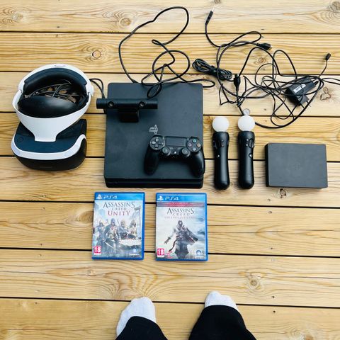 PlayStation 4  Slim + PlayStation VR + Playstation Move + 2 spiller