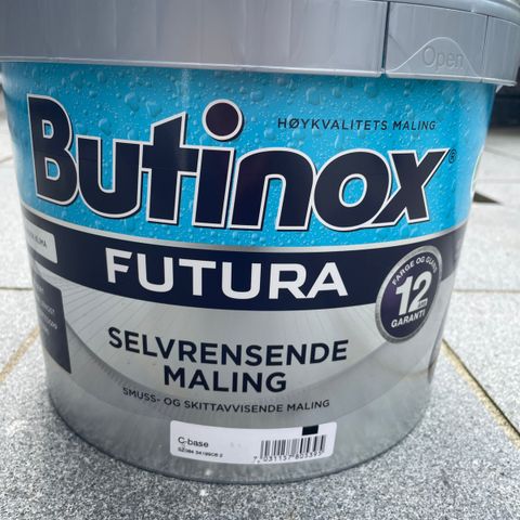 Butinox 12 selvrensende maling. Ca 9-9,5 liter igjen. Farge Vika