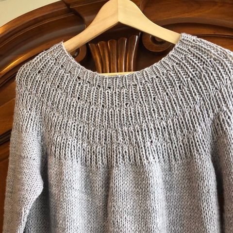 HJEMMESTRIKKET JUMPER