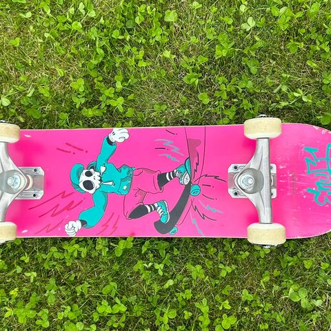 Skateboard selges kr 200