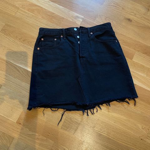 Levis svart denimskjørt