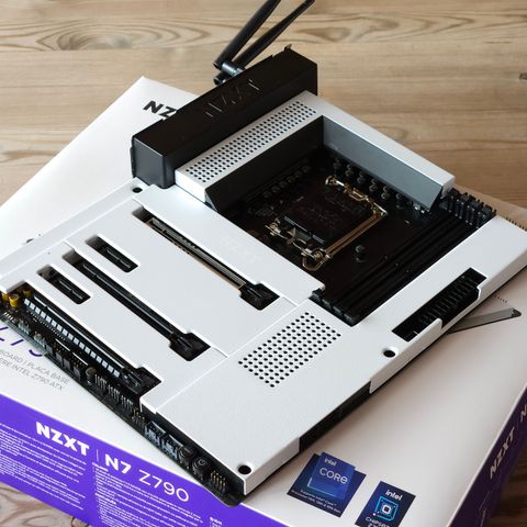 NZXT N7 Z790 (Hvit)