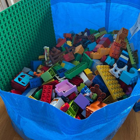 En haug med Lego Duplo (6-7kg)