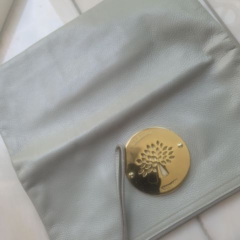 Mulberry Daria clutch. Lysegrå.