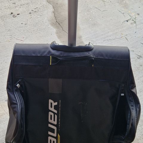 BAUER hockeybag. Med hjul