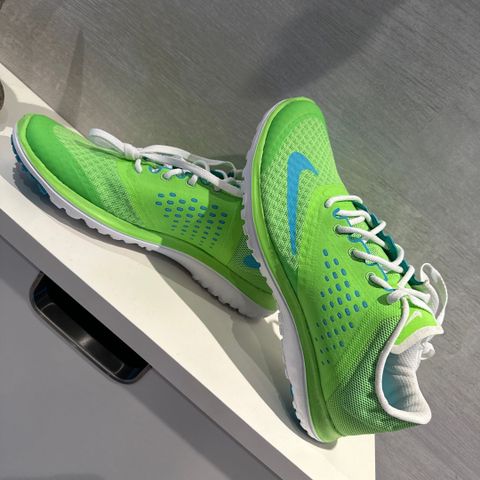 Nike WMNS FS LITE Run 2 Sneaker Neon Yellow 301 str 40