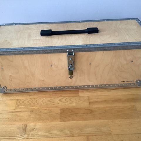 Verktøykasse i tre kr.200,- L 70 D 25 H 24