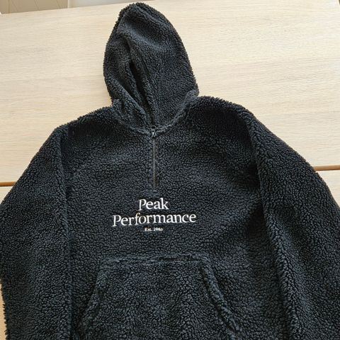 Peak performance genser (teddystoff) str 150