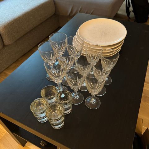 Glass, tallerkener og shotteglass gis bort!