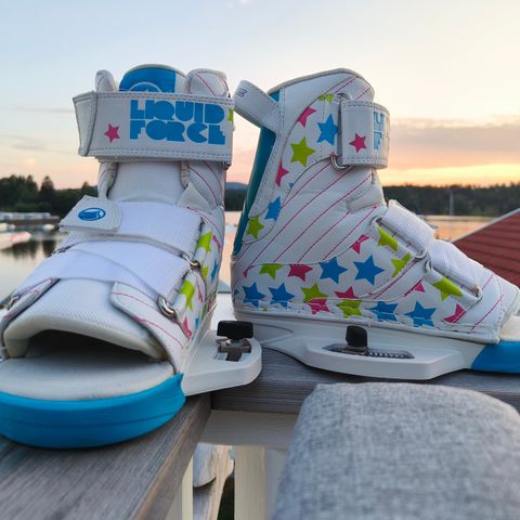 Liquid Force Kids Prima wakeboard bindinger