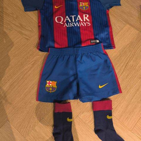 Barcelona fotballdrakt baby 6-12 mnd