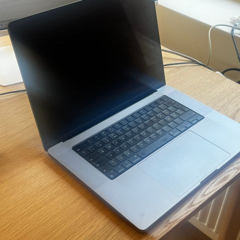 MacBook Pro fra Apple 16 tommer 2021 - 500 GB - KJØPT HØSTEN 2022