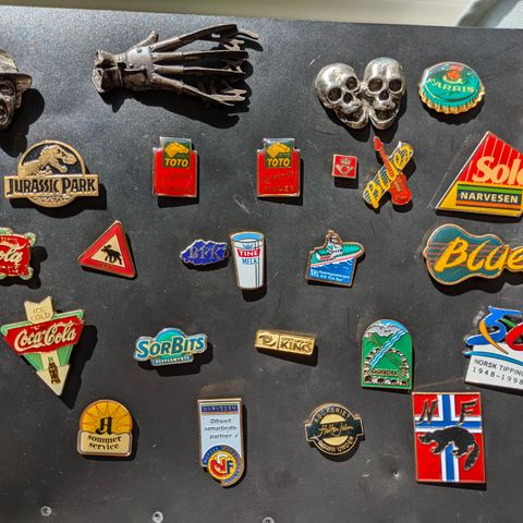 Diverse pins, 26stk