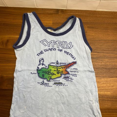 Vintage singlet i str. 2-4 år selges