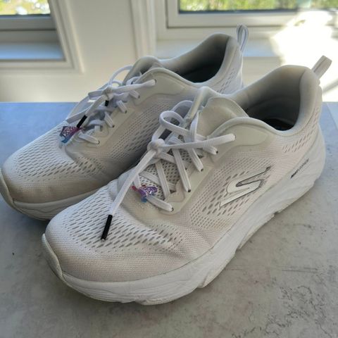 Skechers Max Cushioning Elite