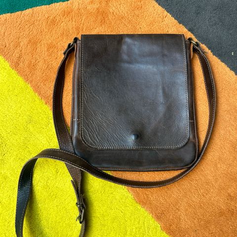 Flott veske/salveske/messenger bag i brunt lær