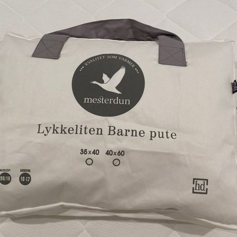 Lykkeliten Barne pute 40x60 hel dun selges