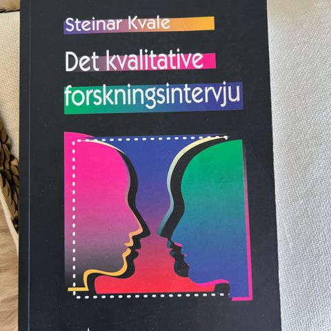 Pensumbok kvalitativ forskningsintervju, metode master