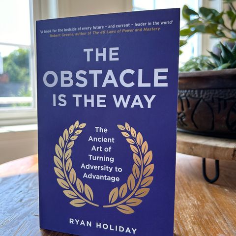 The Obstacle is the Way - Ryan Holiday (engelsk bok)
