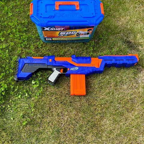 Nerf gevær med ca 300 skudd. Kr 250