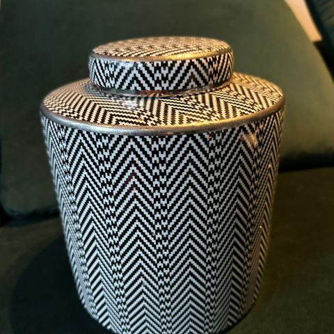 Dekor vase med lokk