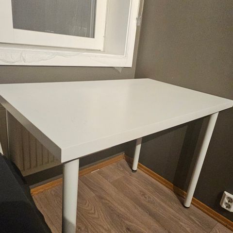 Linnmon / ADILS skrivepult fra IKEA, 100x60 cm